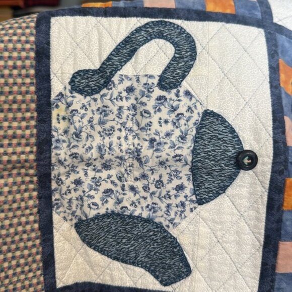 Patchwork Teapot Floral Quilt 31 x 31 - Picture 10 of 11